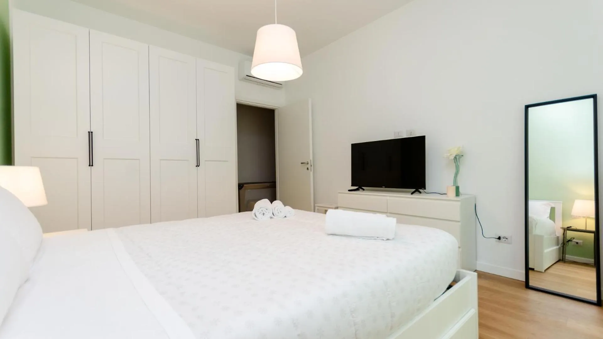 Apartment Vivimi Home Fiordalisi Stile & Comfort Vicino Metro Milan