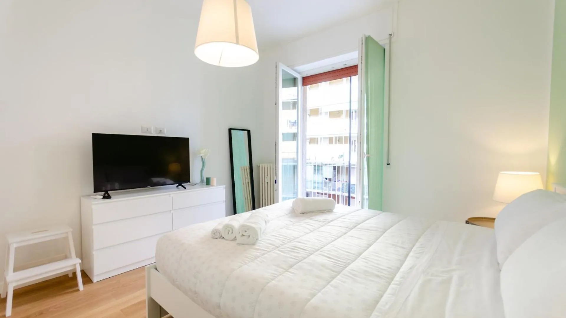 Vivimi Home Fiordalisi Stile & Comfort Vicino Metro Milan